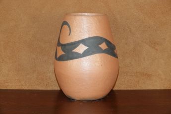 Signed Zuni Pueblo Pottery, Zunipot1