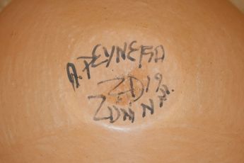 Signed Zuni Pueblo Pottery, Zunipot4