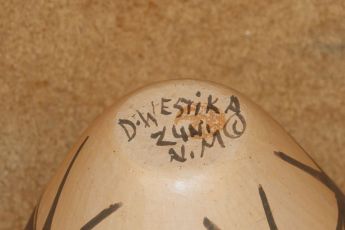 Signed Zuni Pueblo Pottery, Zunipot6