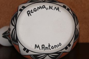 Signed Acoma Pottery, Acomapot11