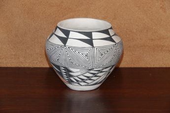 Signed Acoma Pottery, Acomapot13