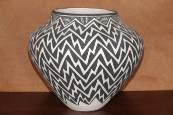 Signed Acoma Pottery, Acomapot18