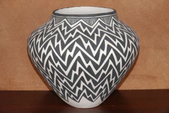 Signed Acoma Pottery, Acomapot18