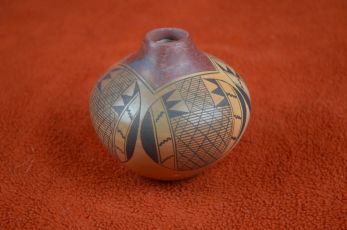 Hopi pot by Vernida Polacca Nampeyo