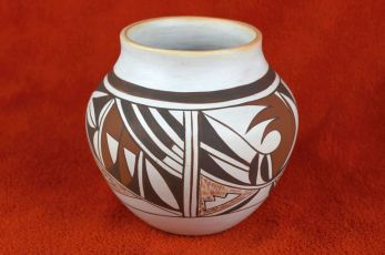 Hopi pot by the Frog lady