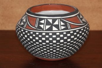 Signed Acoma Pottery, Acomapot7