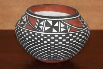 Signed Acoma Pottery, Acomapot7