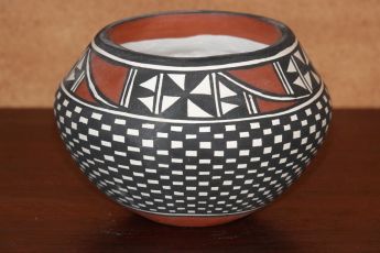 Signed Acoma Pottery, Acomapot7