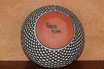 Signed Acoma Pottery, Acomapot7