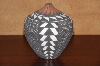 Signed Acoma Pottery, Acomapot8