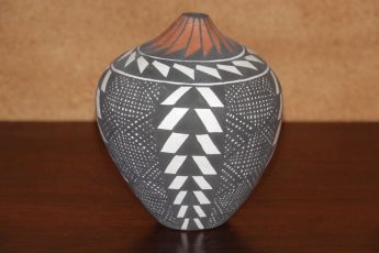 Signed Acoma Pottery, Acomapot8