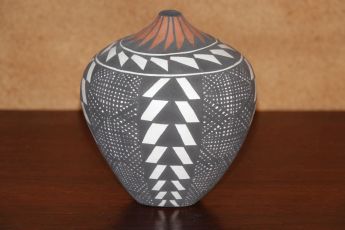 Signed Acoma Pottery, Acomapot8