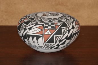 Signed Acoma Pottery, Acomapot9